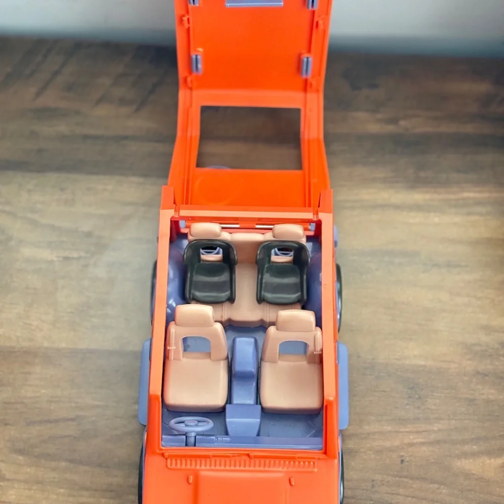 BLUEY HEELER 4WD FAMILY VEHICLE Orange Jeep Toy Car Van Blue Surfboard OPENS!